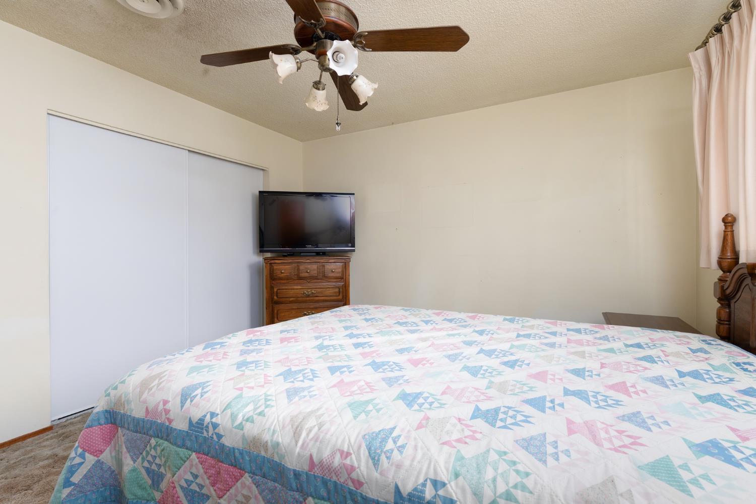 41428 David Rd, Orosi, CA 93647
