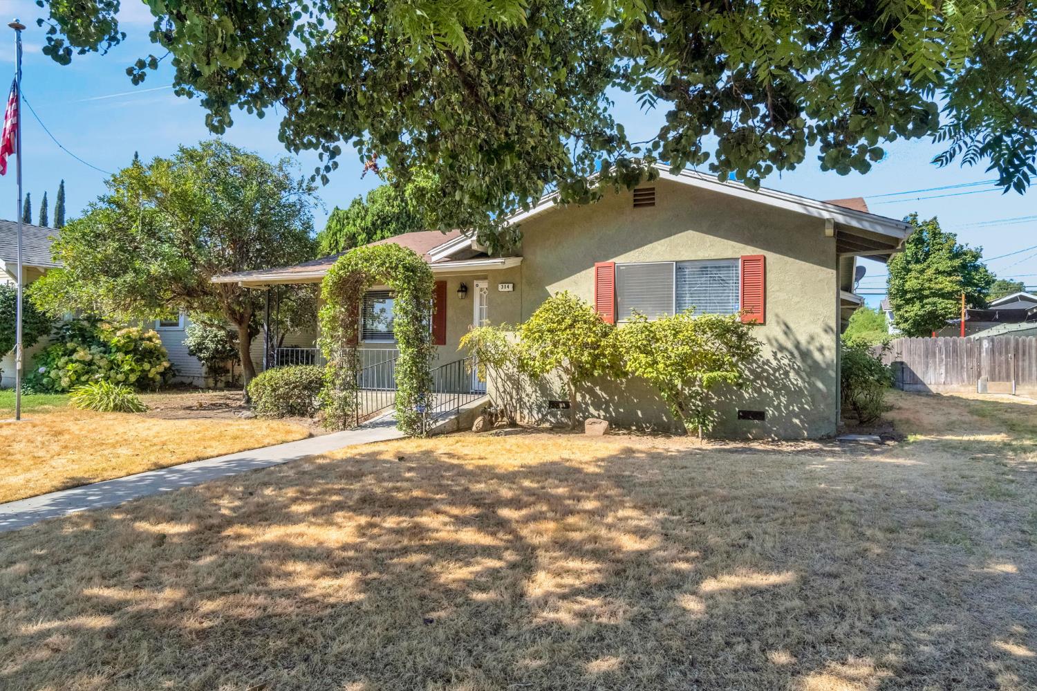 314 N 5Th St, Fowler, CA 93625