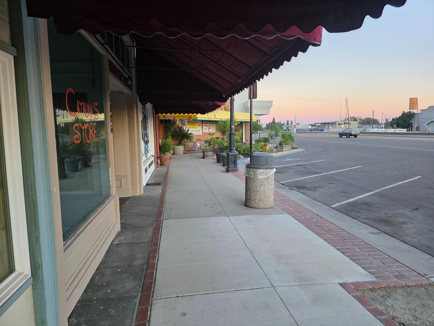 1808 E Front St, Selma, CA 93662