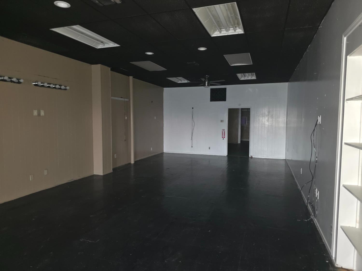 1808 E Front St, Selma, CA 93662