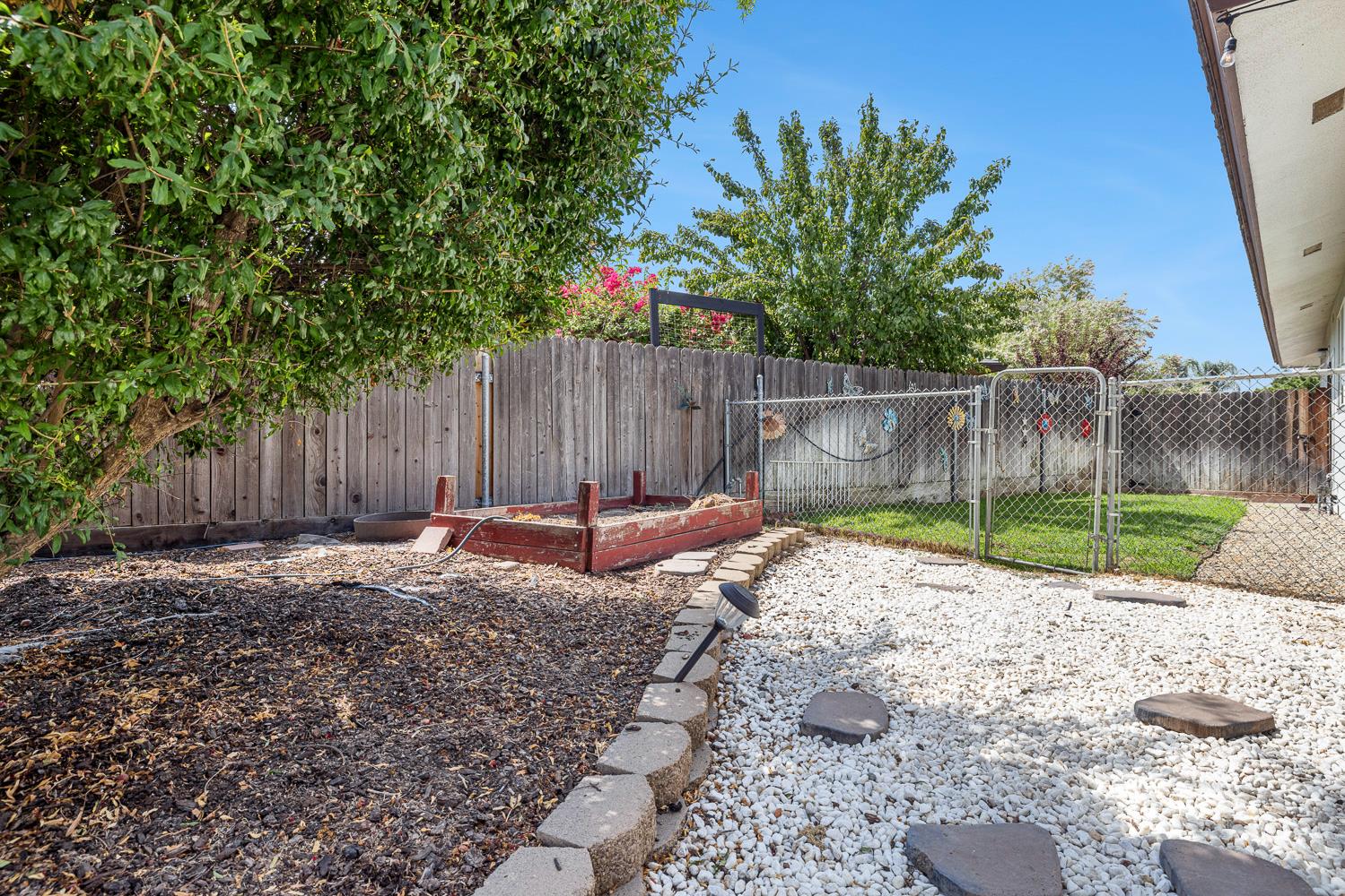 750 E Fremont Ave, Fresno, CA 93710