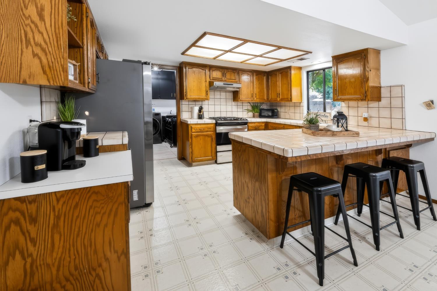 1307 S Arkle St, Visalia, CA 93722