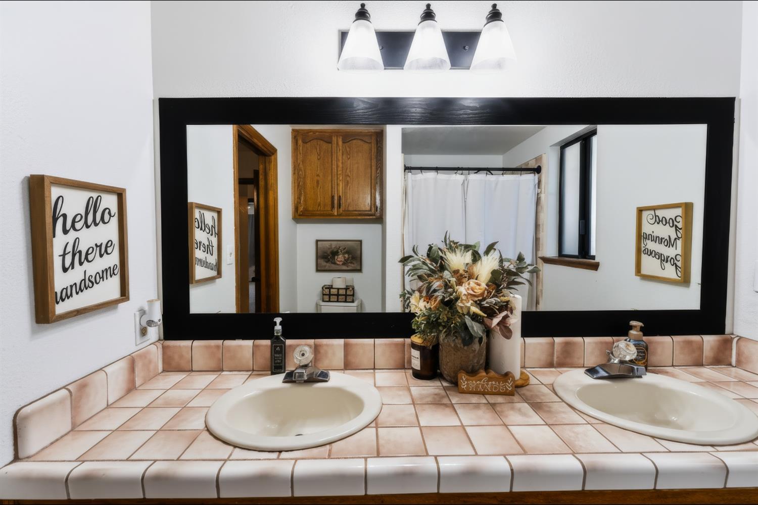 1307 S Arkle St, Visalia, CA 93722