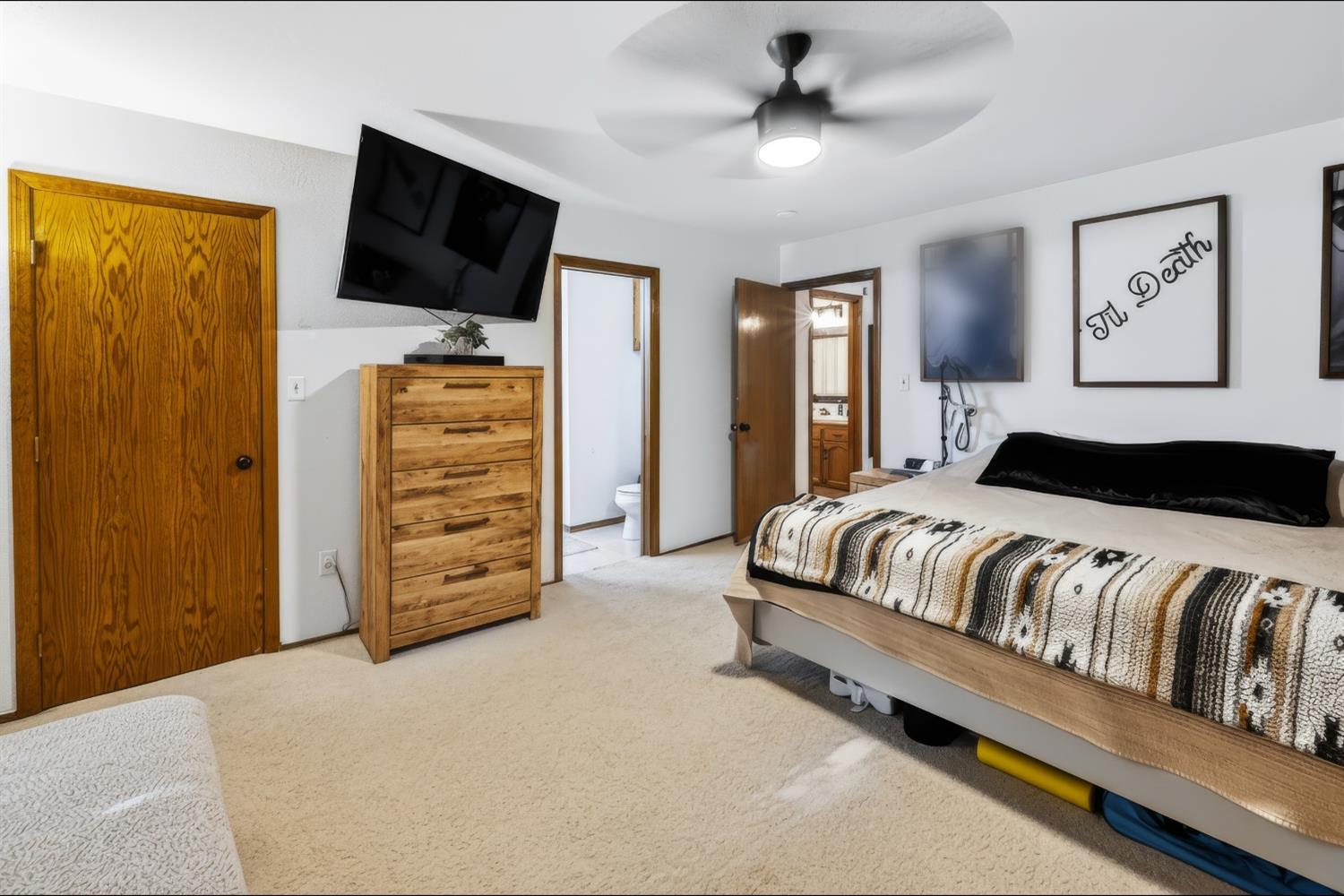 1307 S Arkle St, Visalia, CA 93722