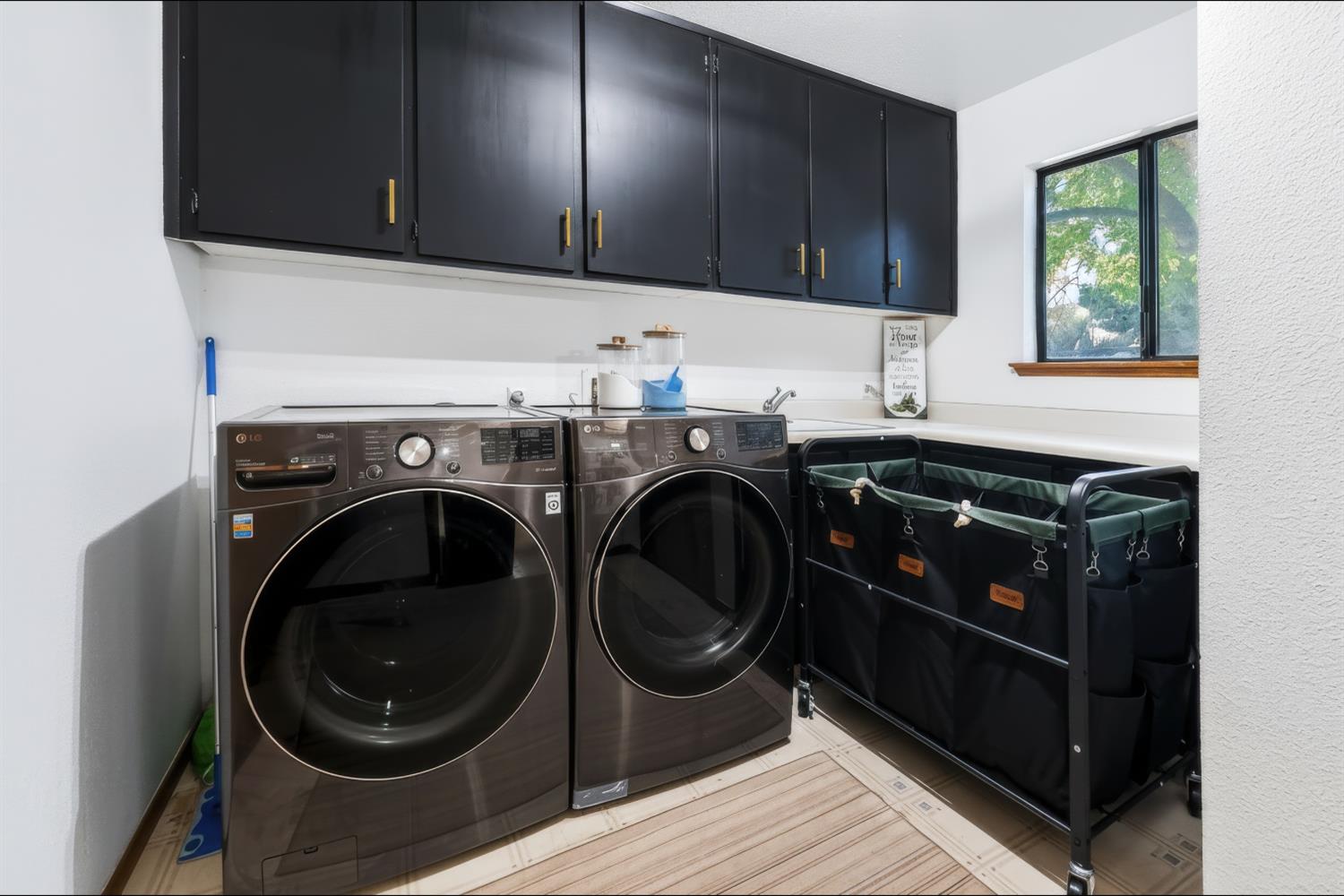 1307 S Arkle St, Visalia, CA 93722