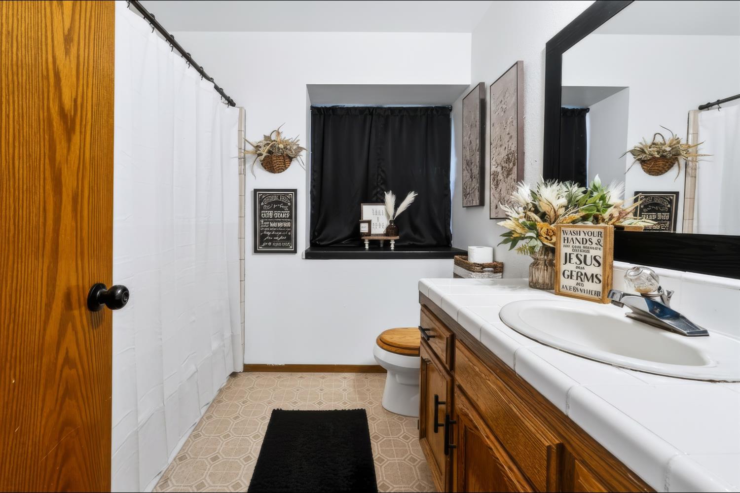 1307 S Arkle St, Visalia, CA 93722