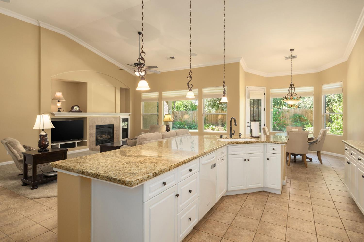 2655 Mesa Ave, Clovis, CA 93611