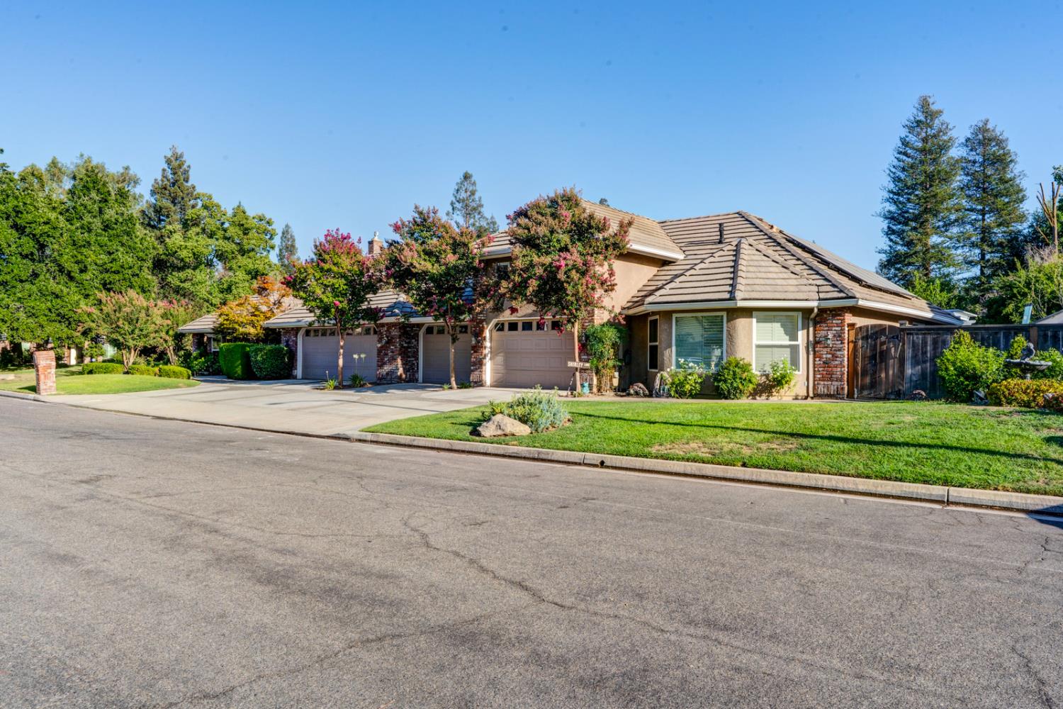 859 E Partridge Ln, Fresno, CA 93730