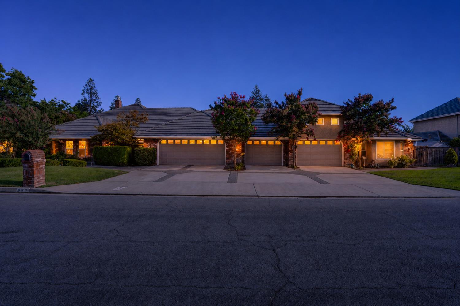 859 E Partridge Ln, Fresno, CA 93730
