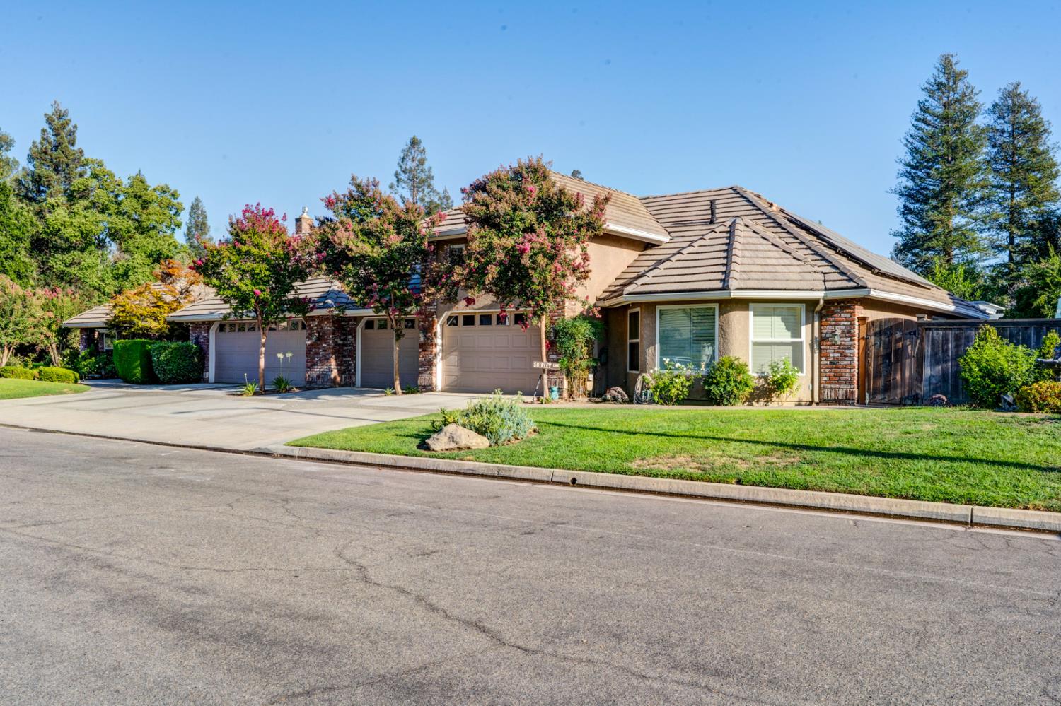 859 E Partridge Ln, Fresno, CA 93730