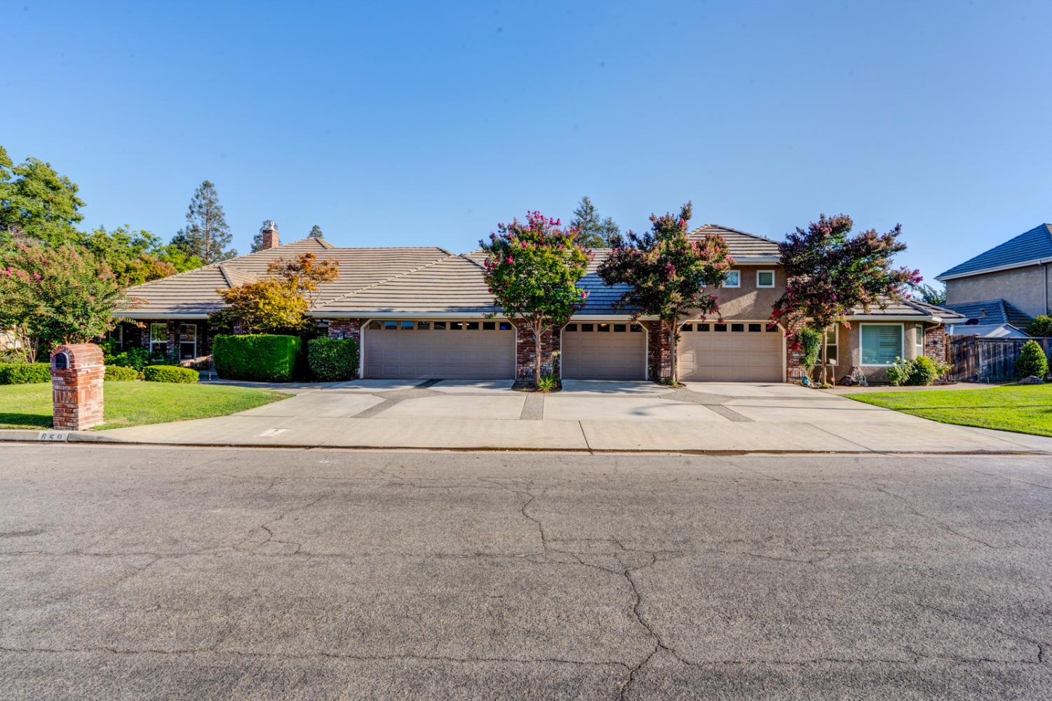 859 E Partridge Ln, Fresno, CA 93730