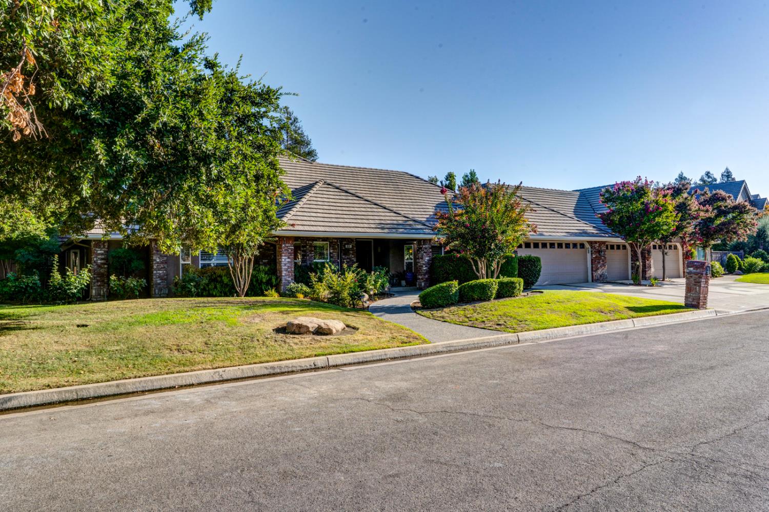 859 E Partridge Ln, Fresno, CA 93730