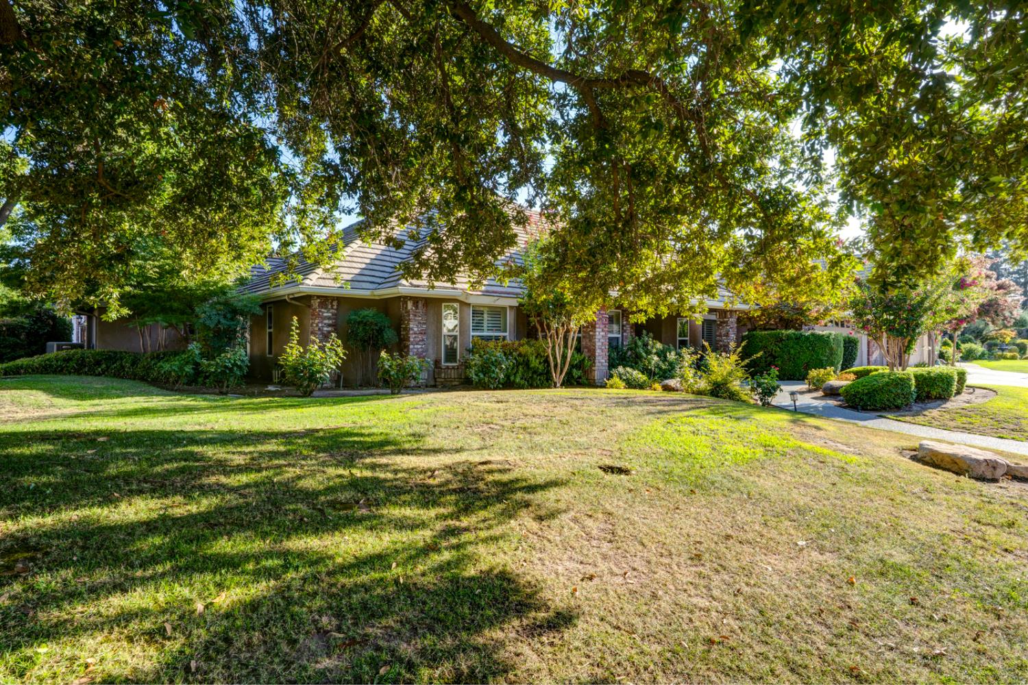 859 E Partridge Ln, Fresno, CA 93730