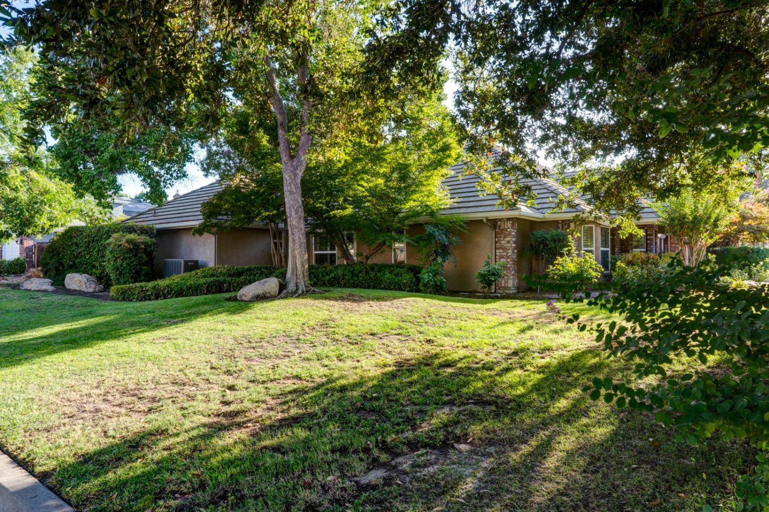 859 E Partridge Ln, Fresno, CA 93730