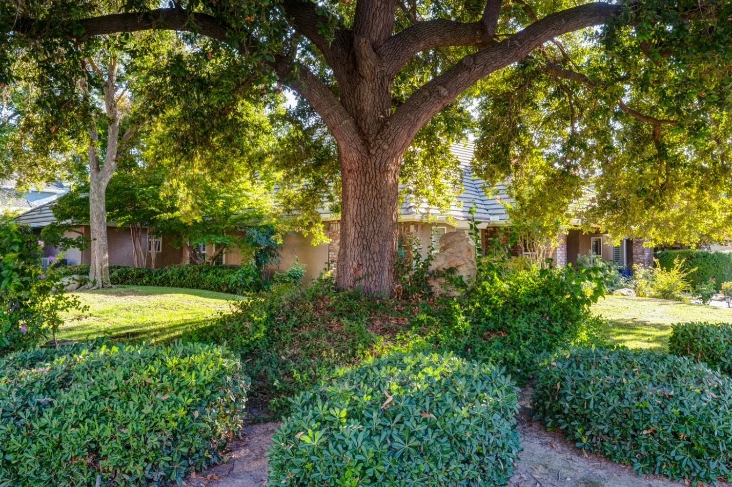 859 E Partridge Ln, Fresno, CA 93730