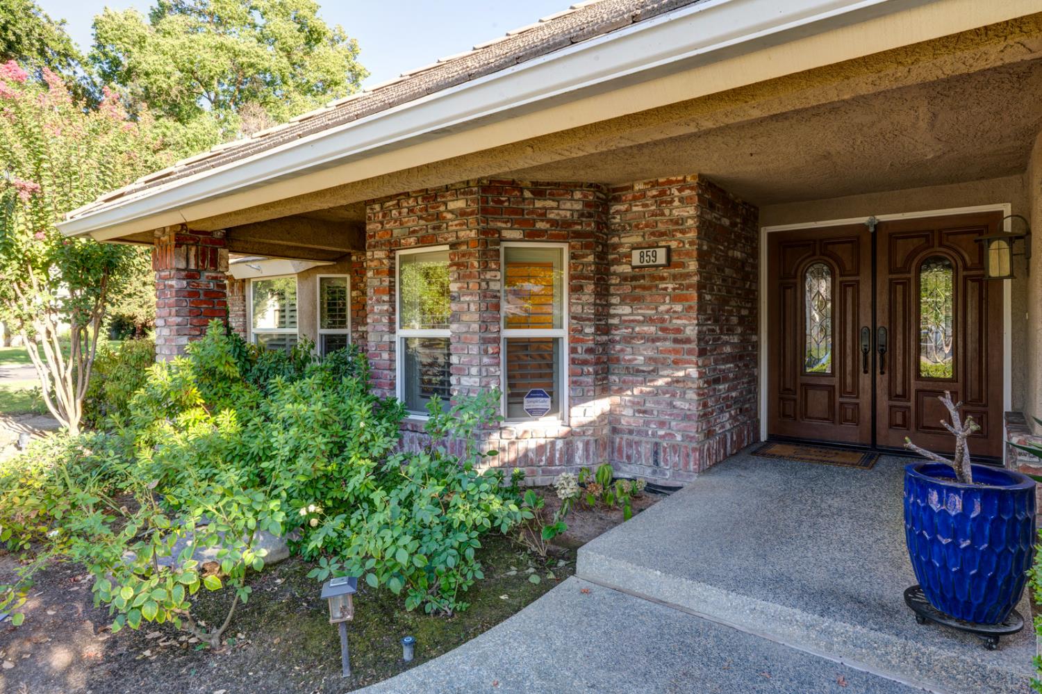 859 E Partridge Ln, Fresno, CA 93730