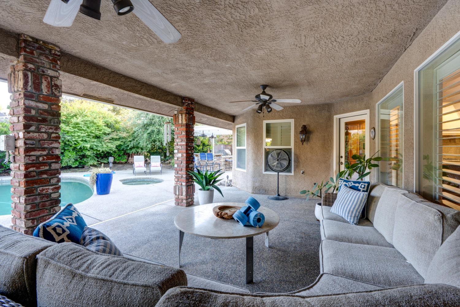859 E Partridge Ln, Fresno, CA 93730
