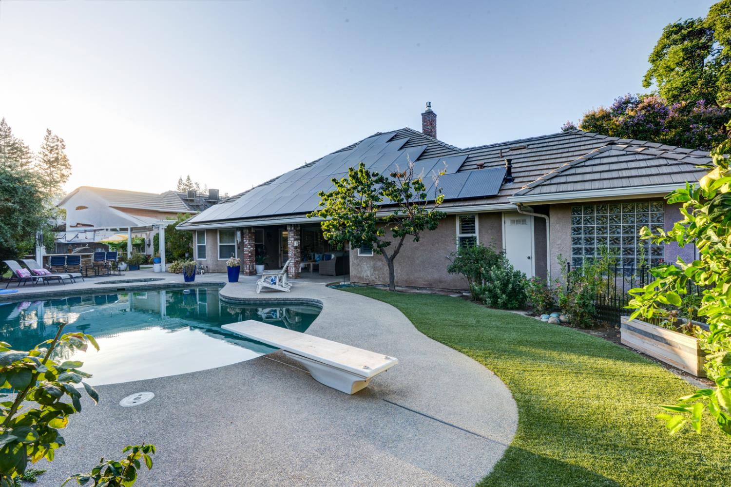 859 E Partridge Ln, Fresno, CA 93730