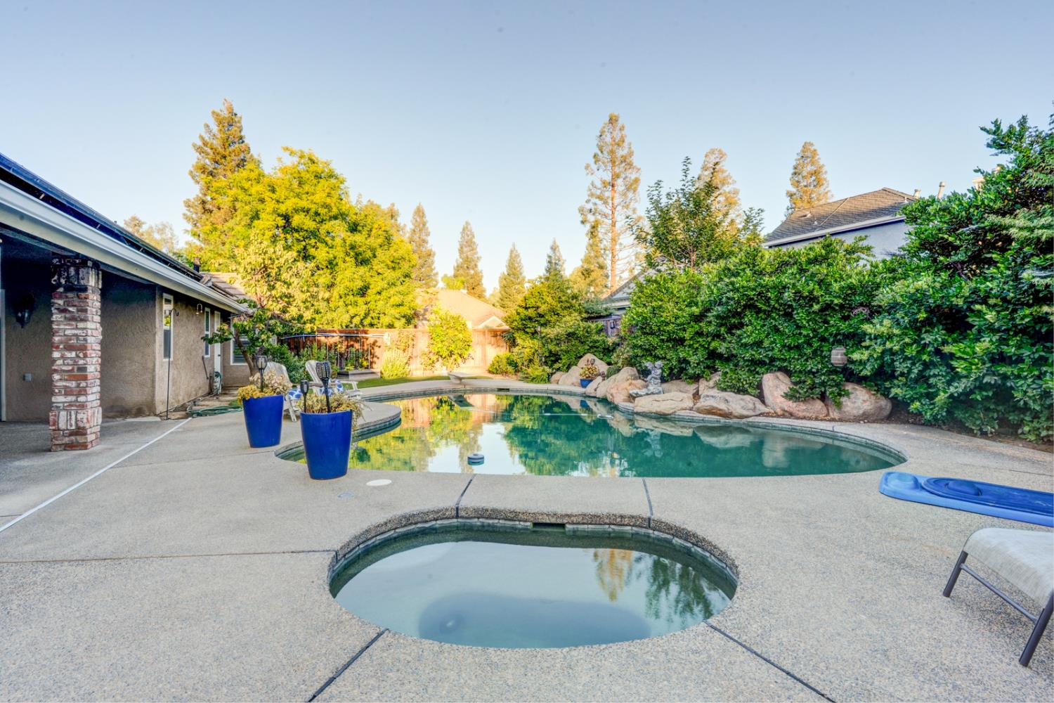859 E Partridge Ln, Fresno, CA 93730