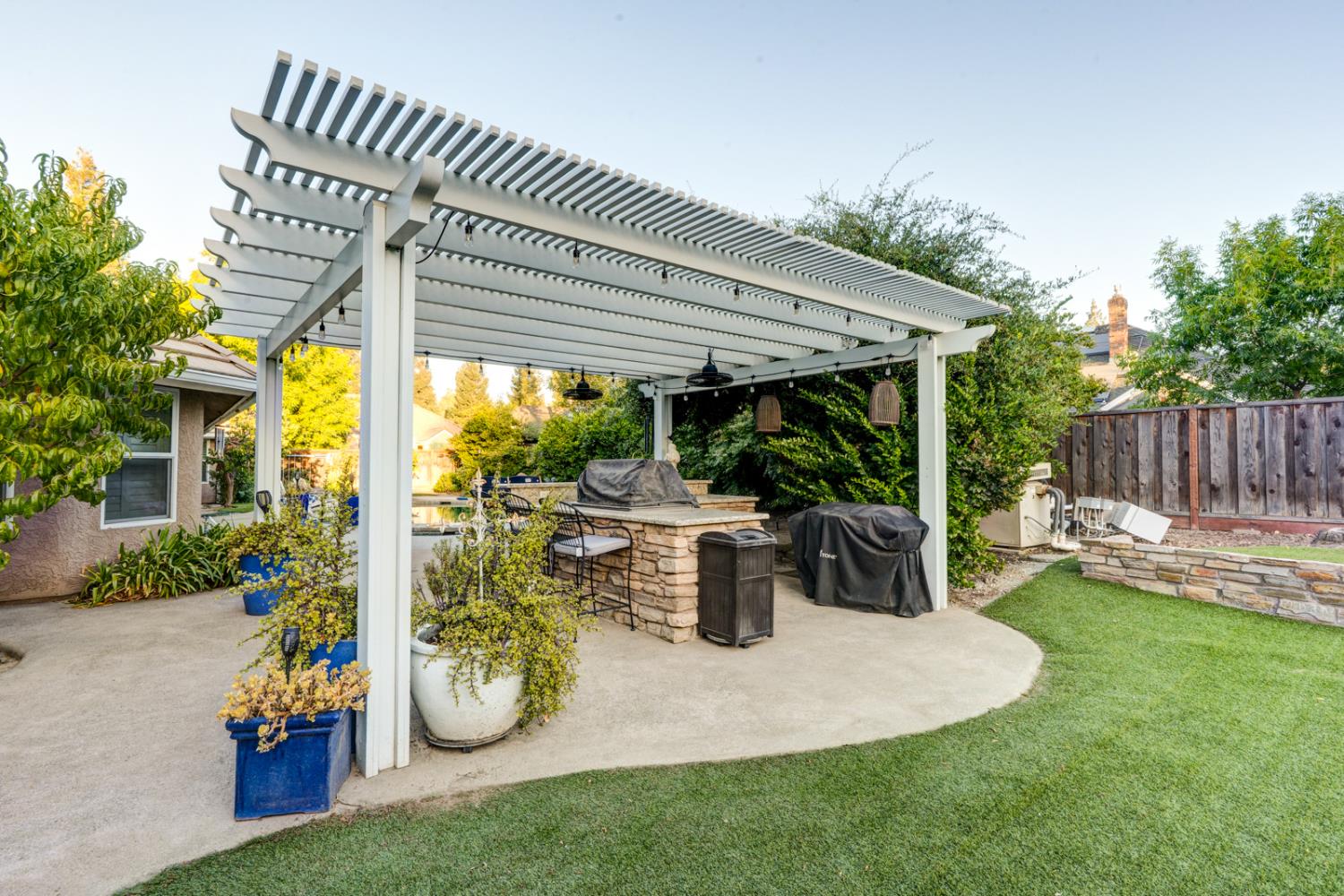 859 E Partridge Ln, Fresno, CA 93730