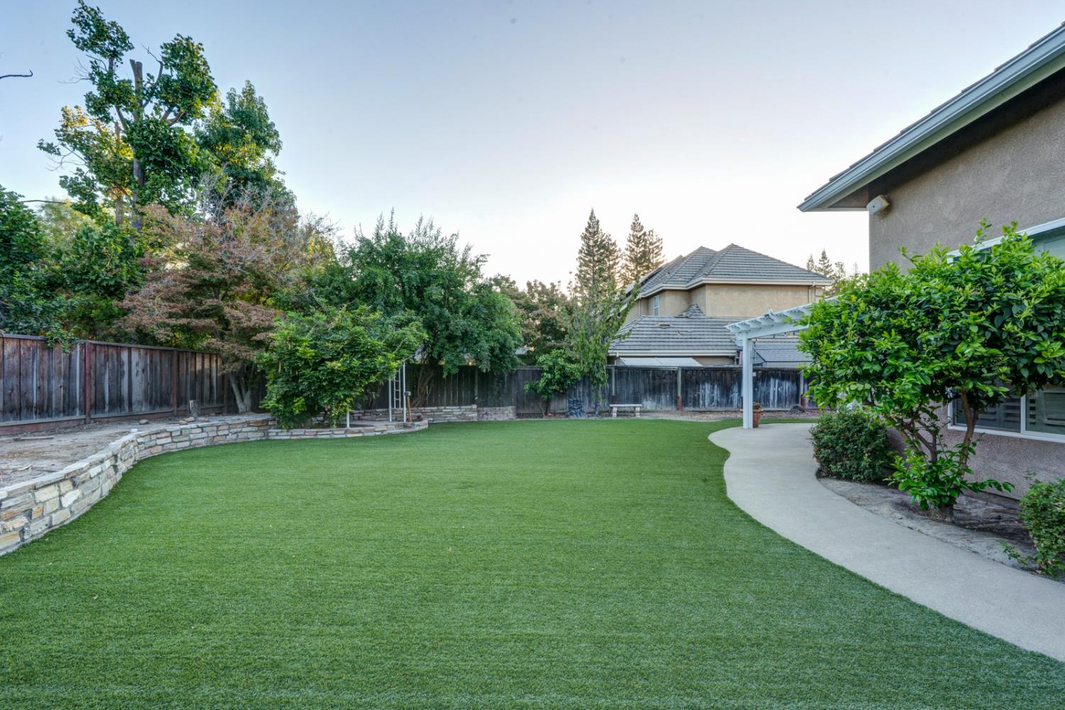 859 E Partridge Ln, Fresno, CA 93730