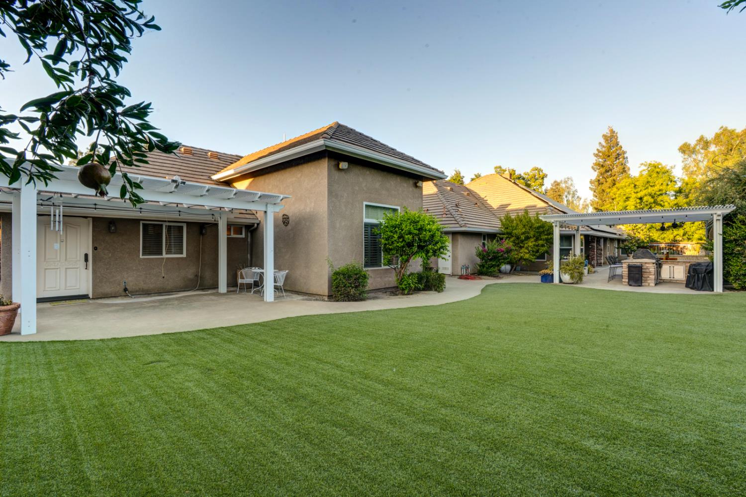 859 E Partridge Ln, Fresno, CA 93730