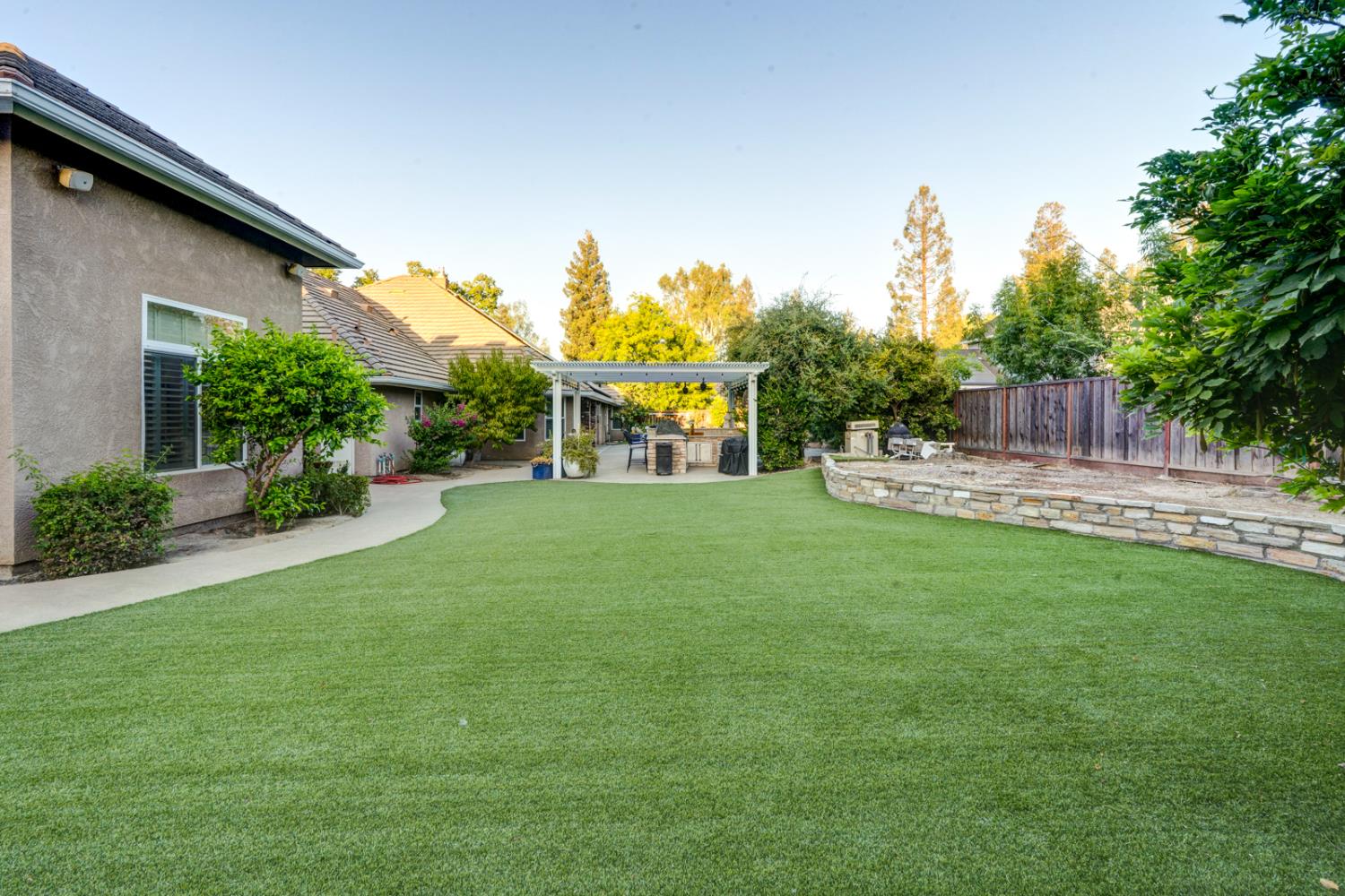 859 E Partridge Ln, Fresno, CA 93730