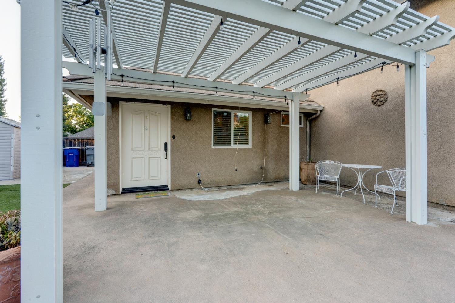 859 E Partridge Ln, Fresno, CA 93730
