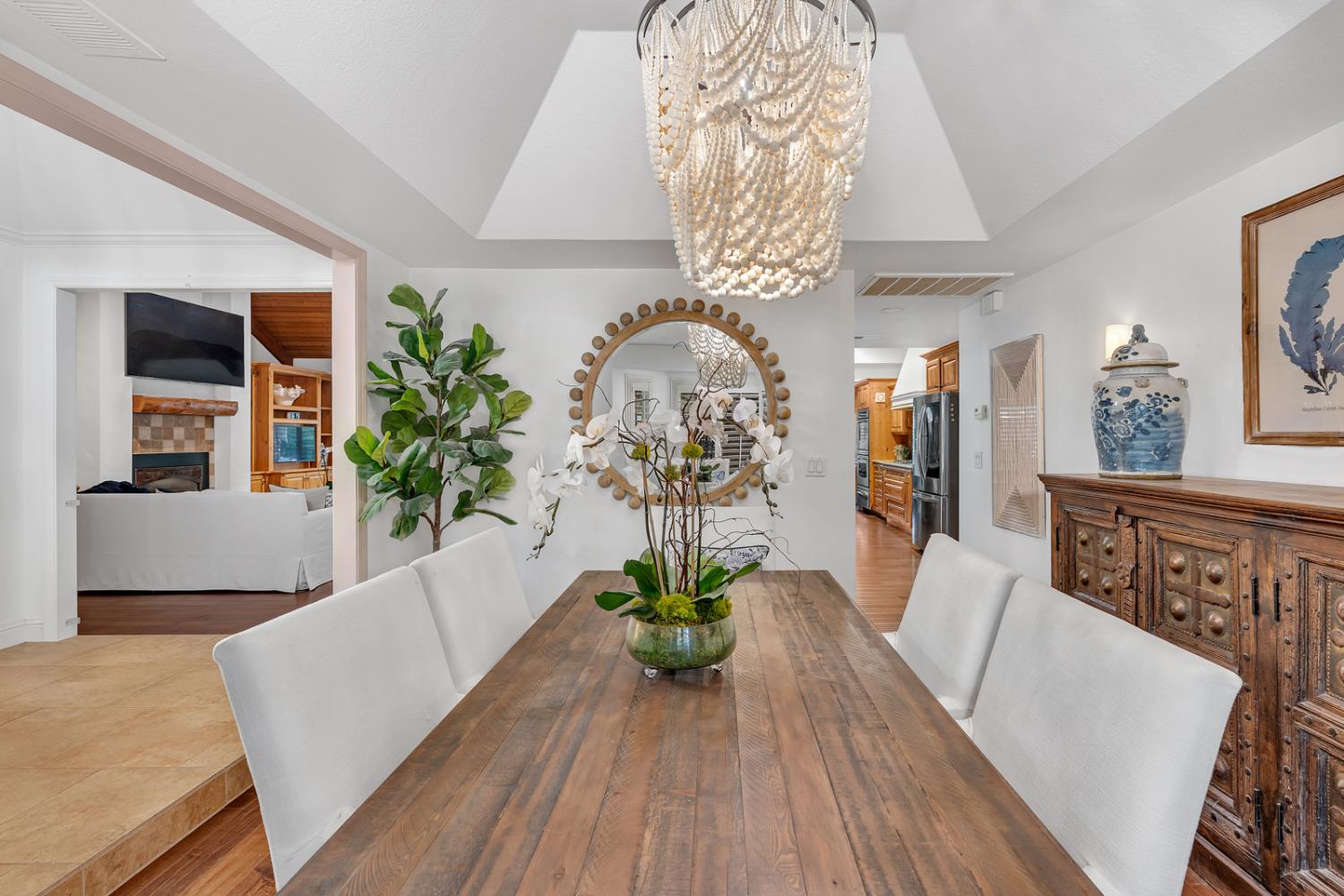 859 E Partridge Ln, Fresno, CA 93730