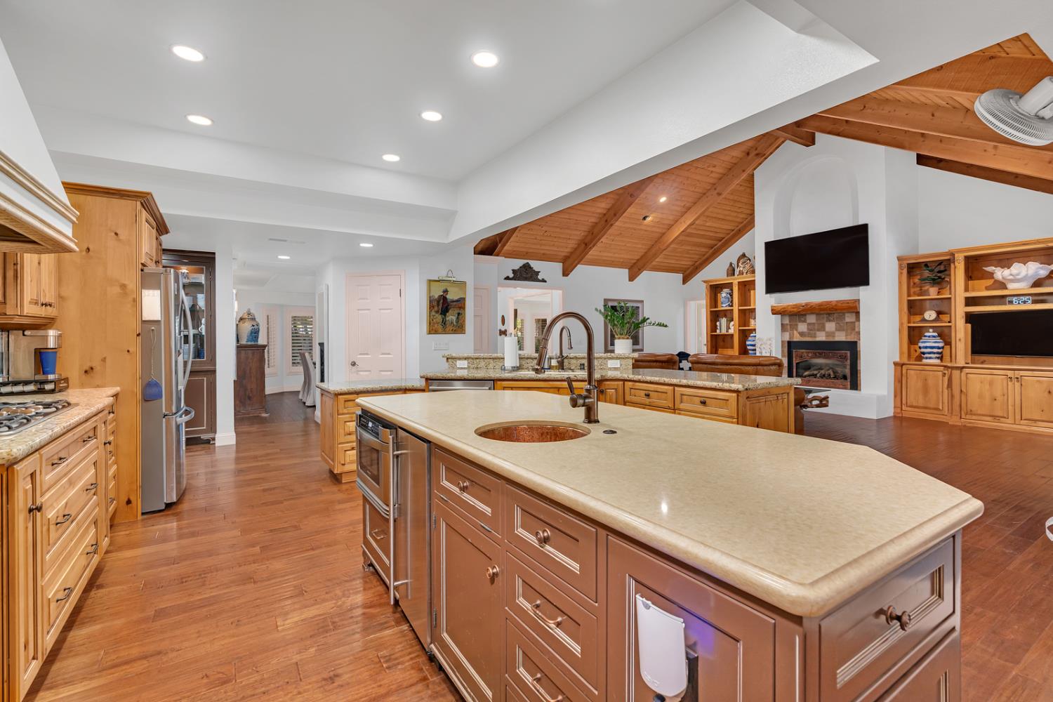 859 E Partridge Ln, Fresno, CA 93730