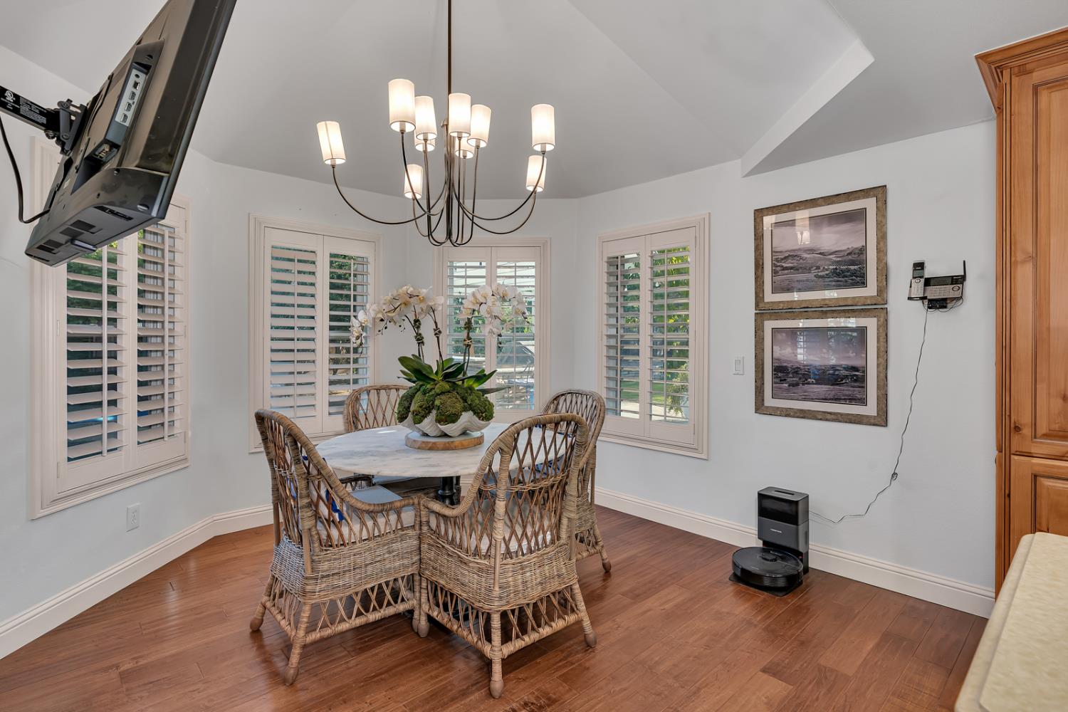 859 E Partridge Ln, Fresno, CA 93730