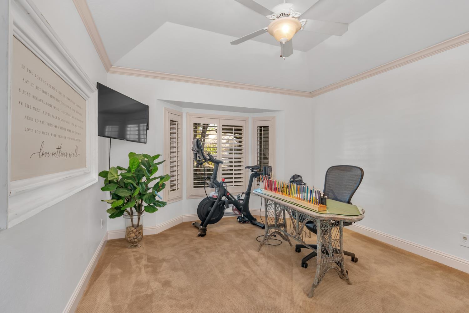 859 E Partridge Ln, Fresno, CA 93730