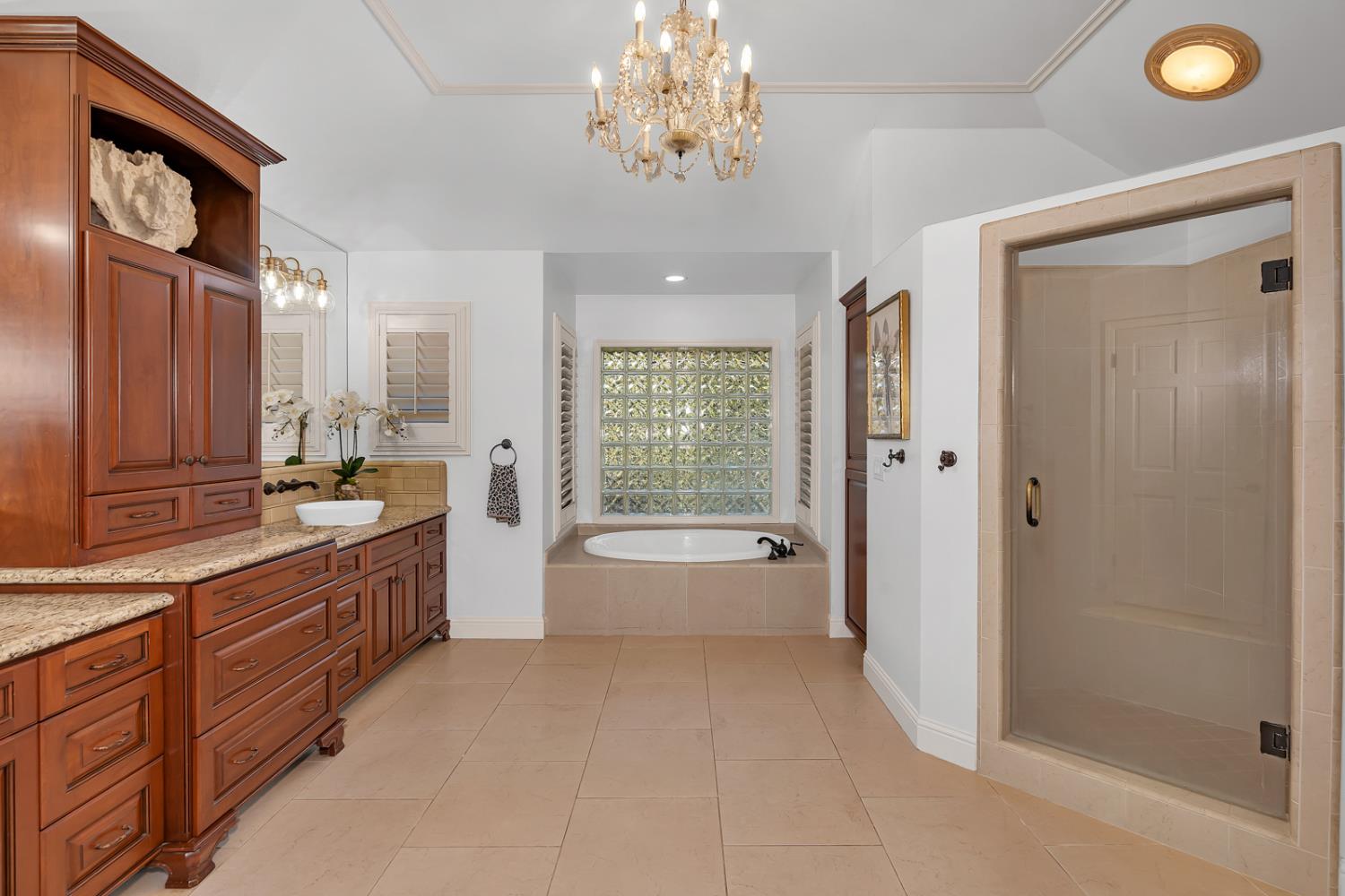 859 E Partridge Ln, Fresno, CA 93730