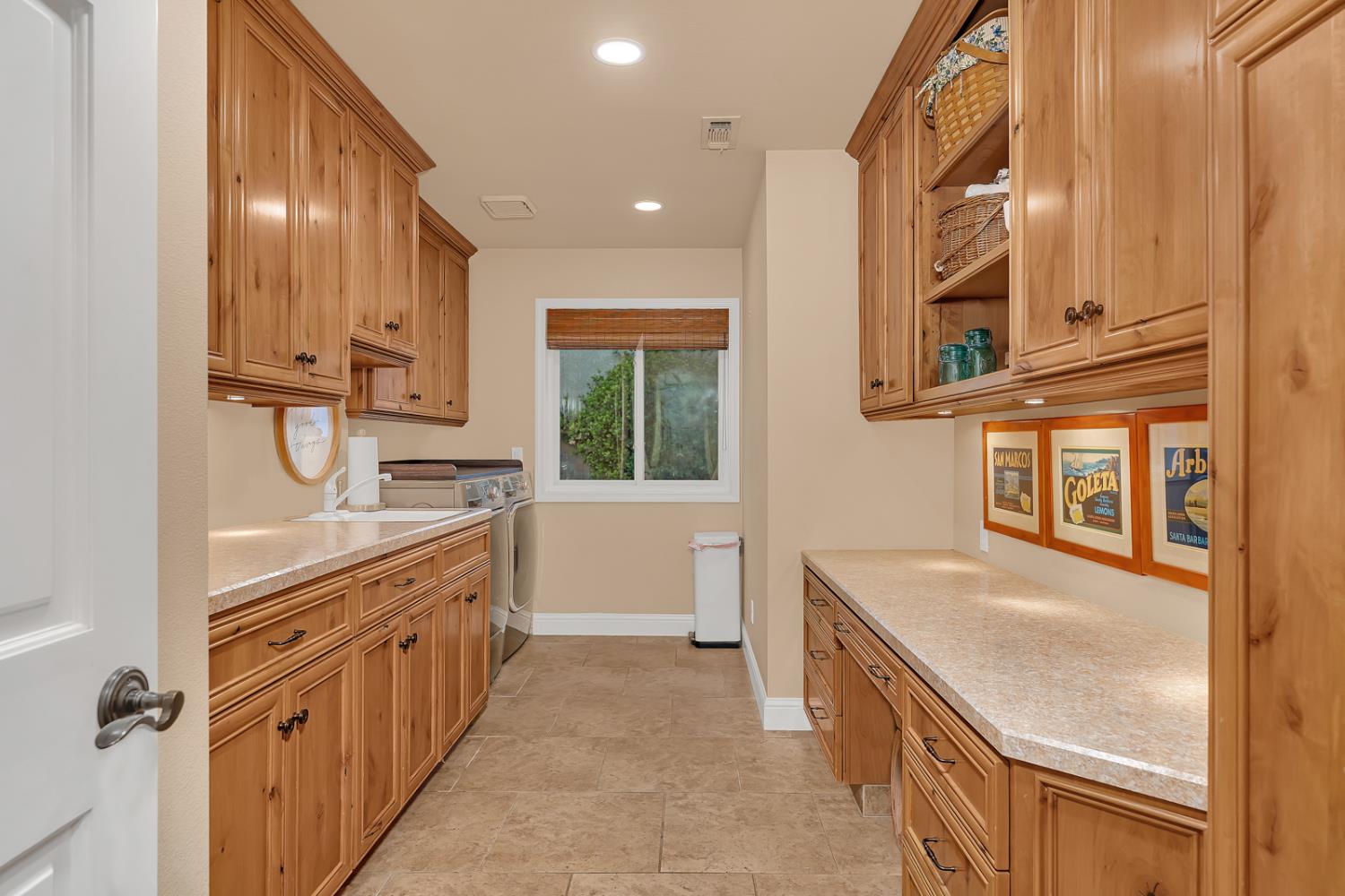 859 E Partridge Ln, Fresno, CA 93730