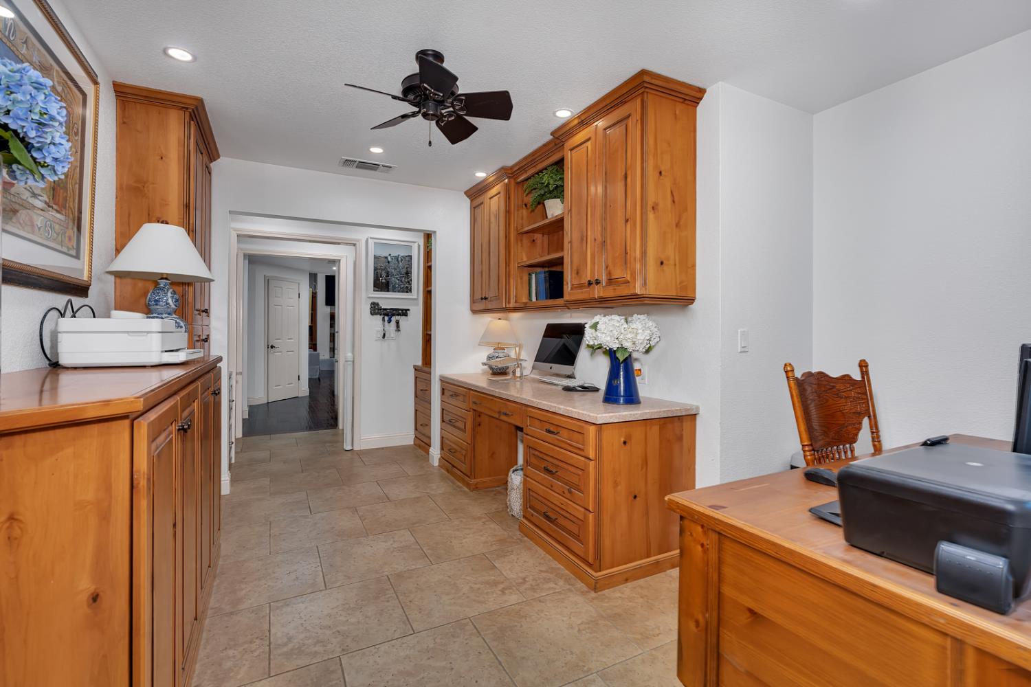 859 E Partridge Ln, Fresno, CA 93730