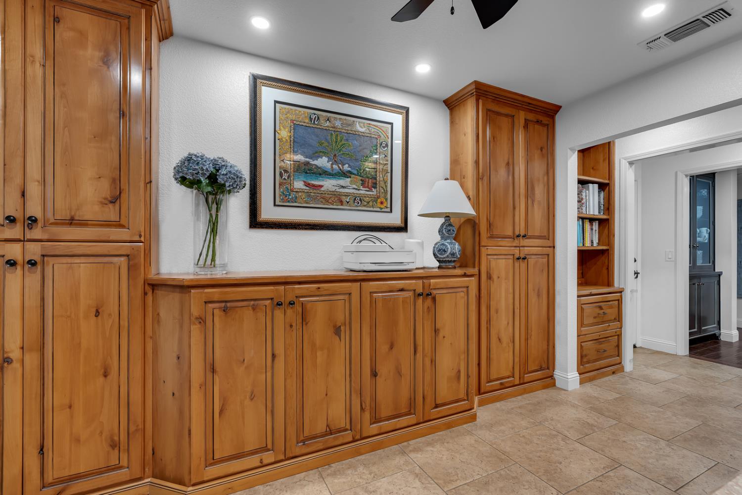 859 E Partridge Ln, Fresno, CA 93730