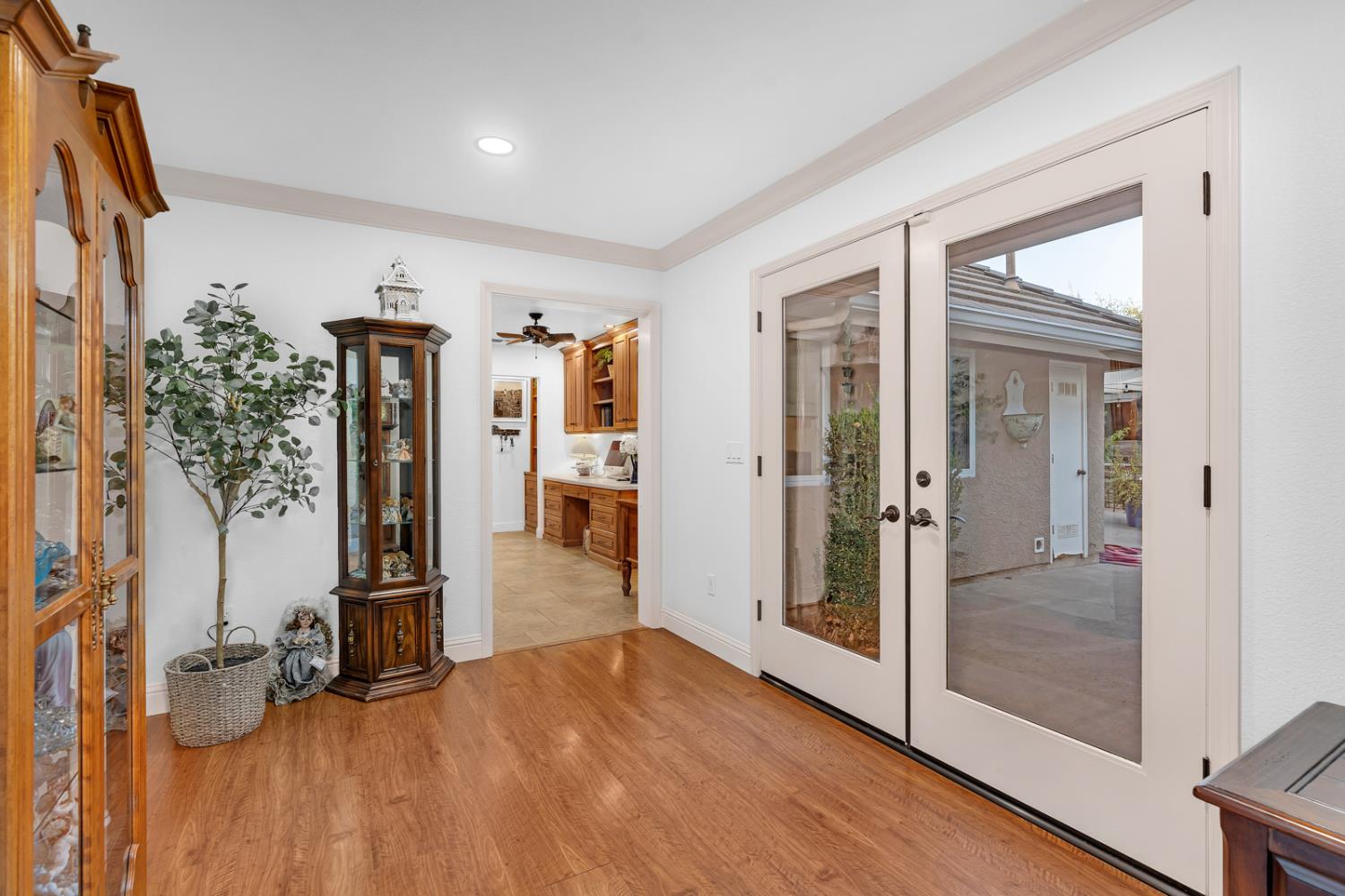 859 E Partridge Ln, Fresno, CA 93730