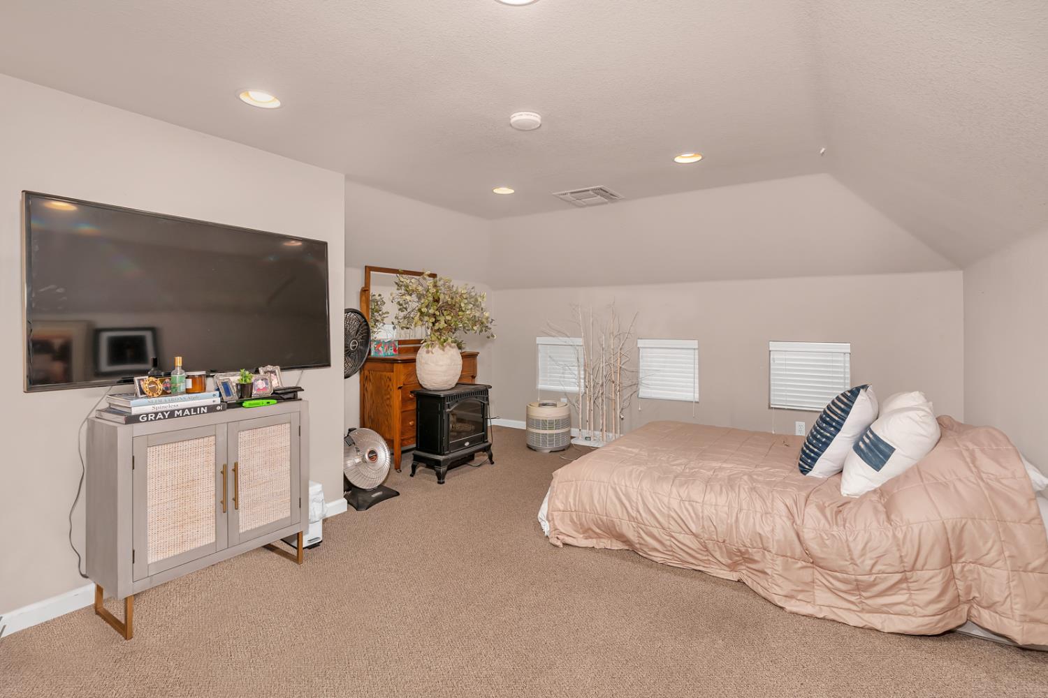 859 E Partridge Ln, Fresno, CA 93730