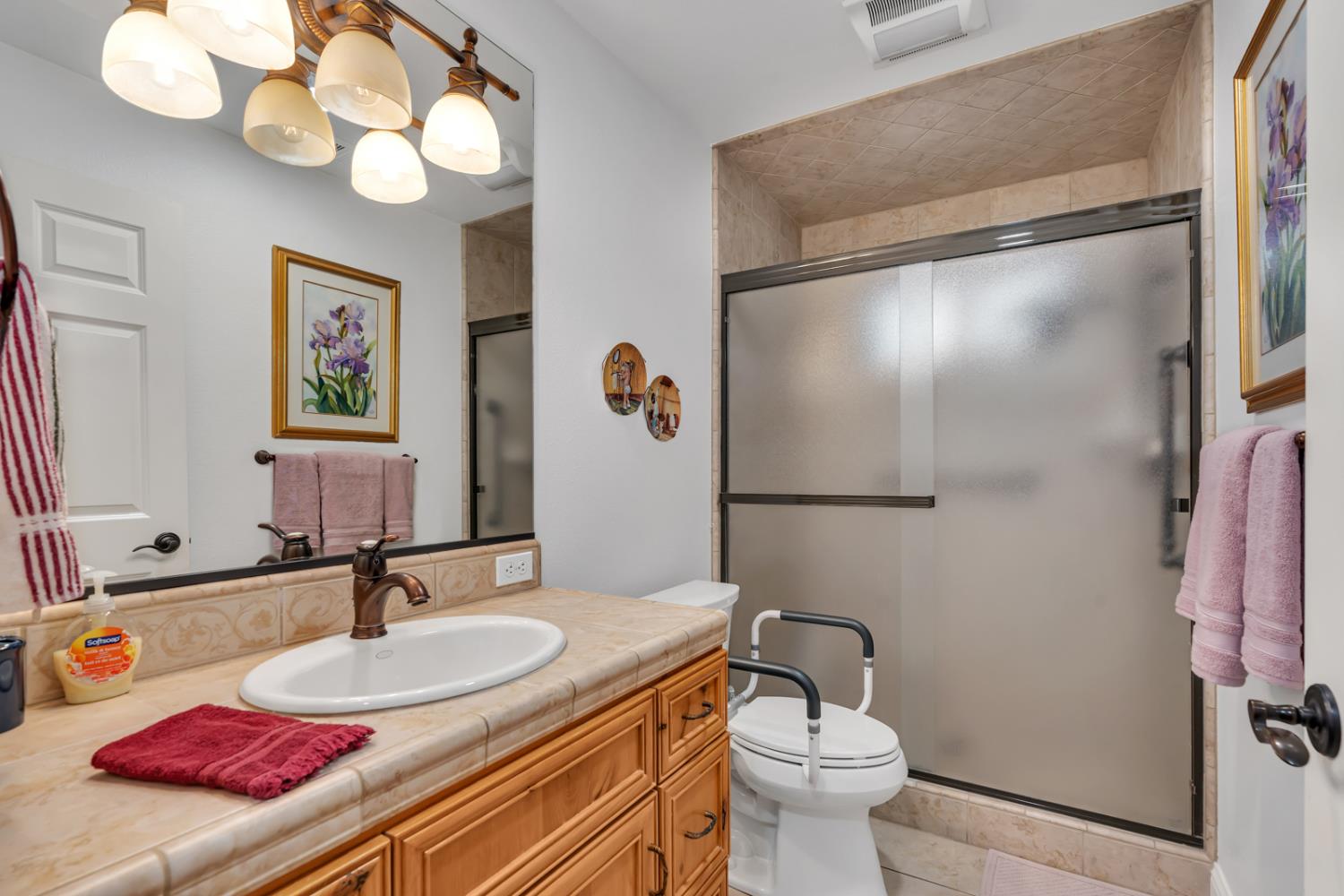 859 E Partridge Ln, Fresno, CA 93730