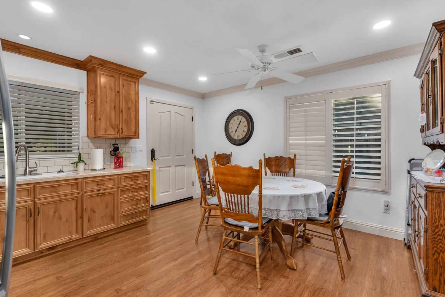 859 E Partridge Ln, Fresno, CA 93730