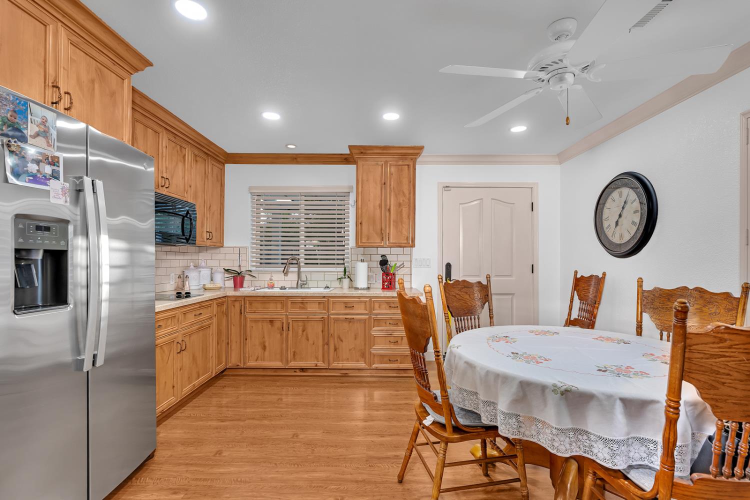 859 E Partridge Ln, Fresno, CA 93730