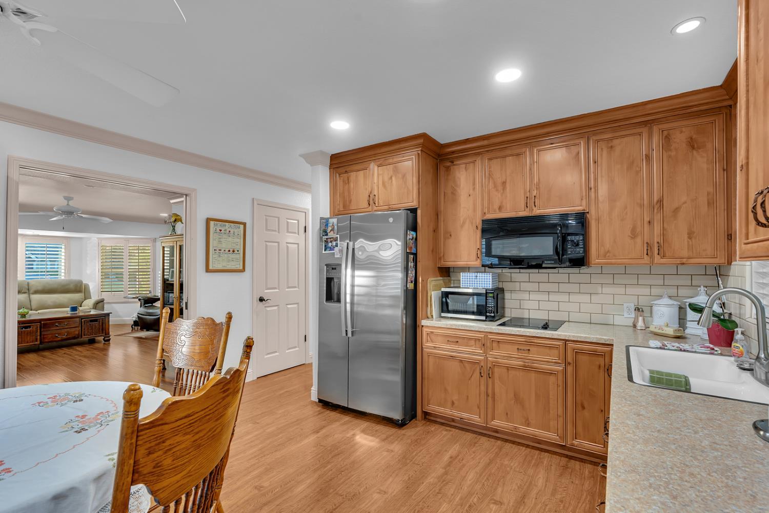 859 E Partridge Ln, Fresno, CA 93730