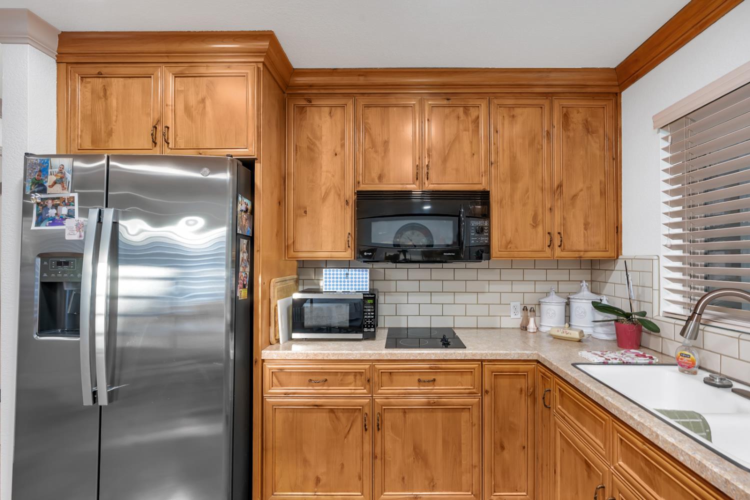 859 E Partridge Ln, Fresno, CA 93730