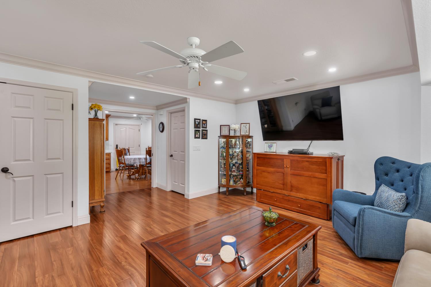 859 E Partridge Ln, Fresno, CA 93730