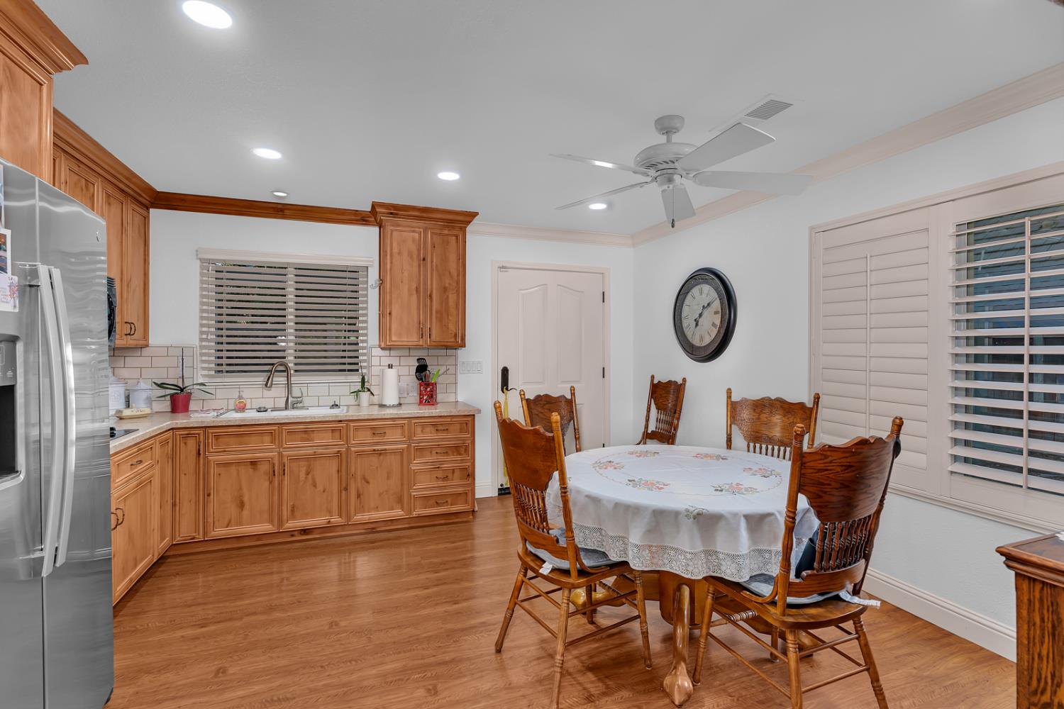 859 E Partridge Ln, Fresno, CA 93730