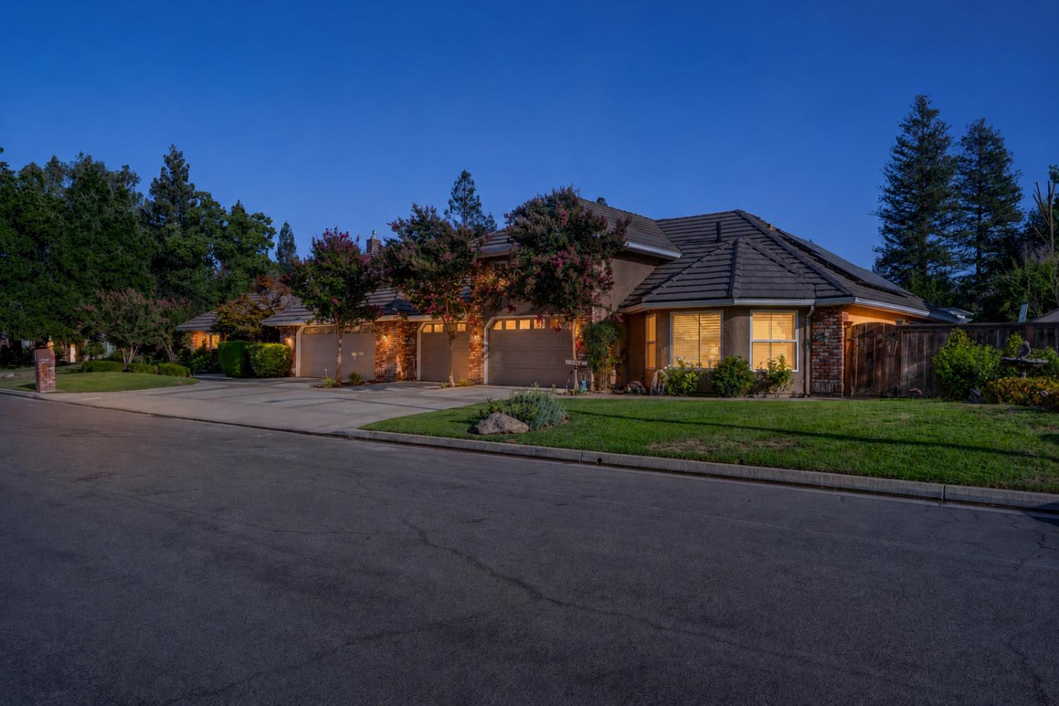 859 E Partridge Ln, Fresno, CA 93730
