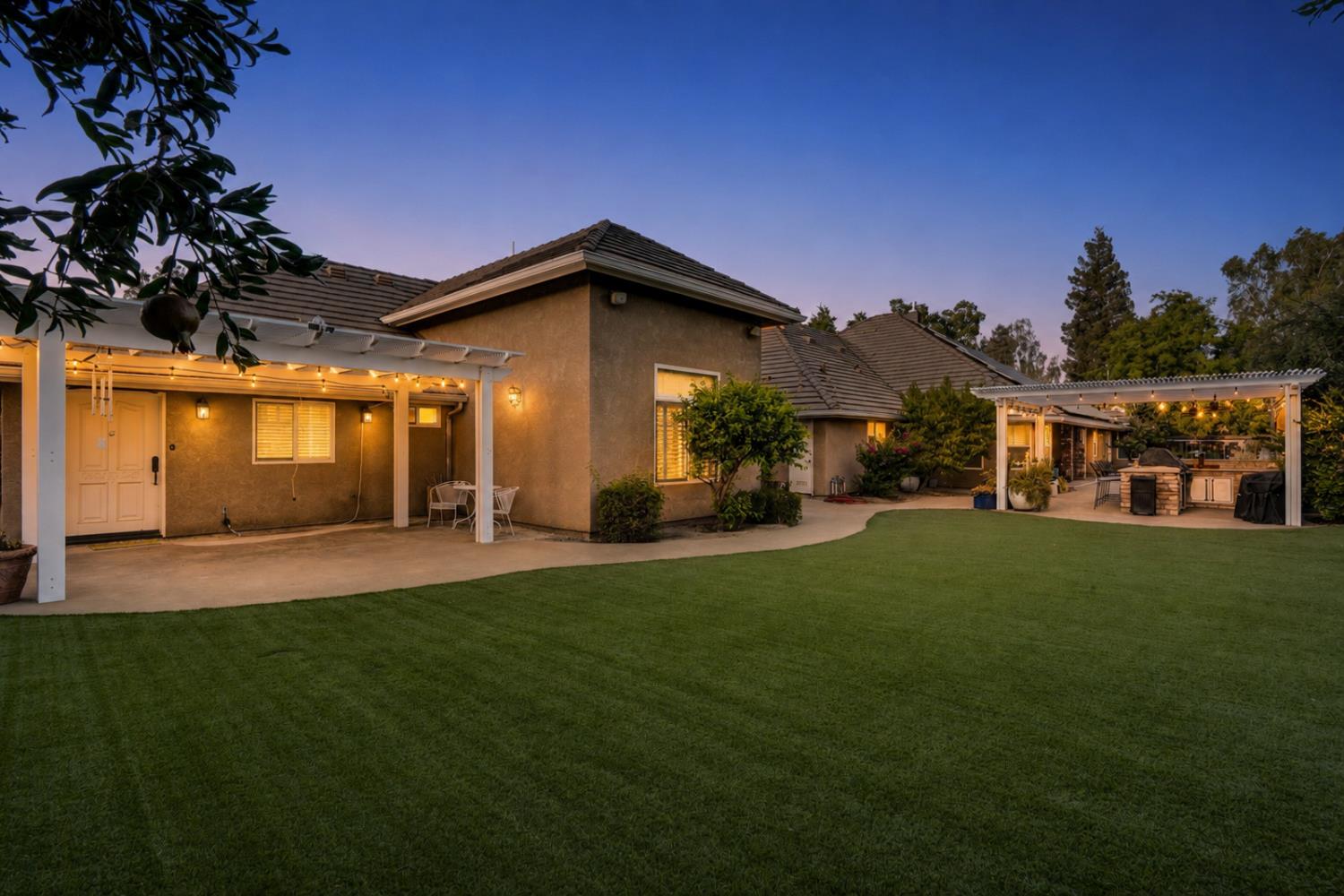 859 E Partridge Ln, Fresno, CA 93730