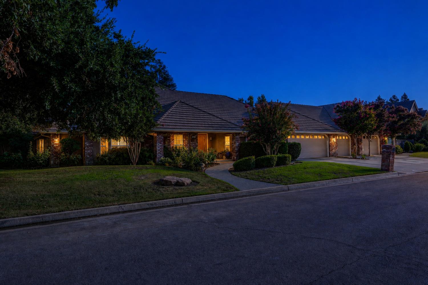 859 E Partridge Ln, Fresno, CA 93730