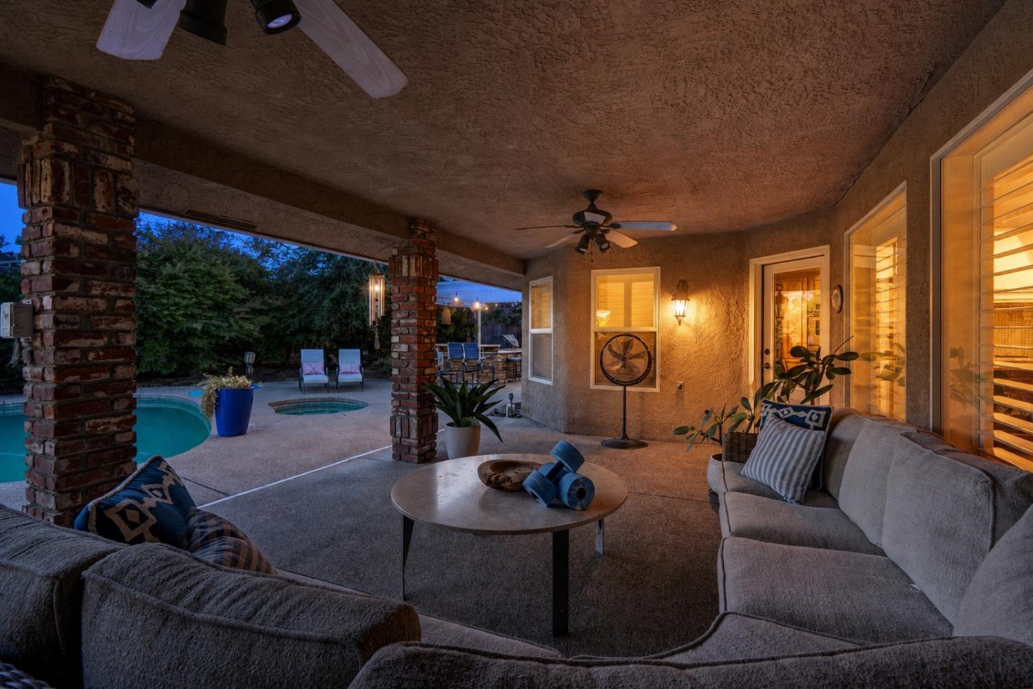 859 E Partridge Ln, Fresno, CA 93730