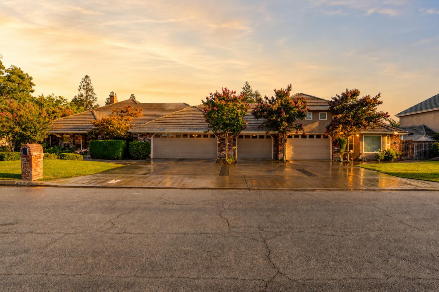 859 E Partridge Ln, Fresno, CA 93730